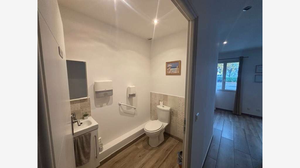 Vente local professionnel 44m² St-Etienne-du-Grès