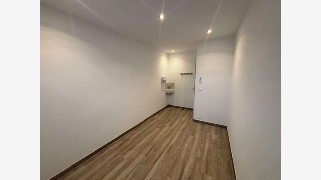 Vente local professionnel 44m² St-Etienne-du-Grès