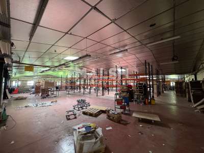 A VENDRE - LOCAL INDUSTRIEL et BUREAUX - SAINT GAL
