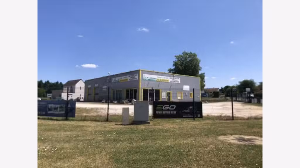Cède local d'activité 400m² Saint-Georges-sur-Cher