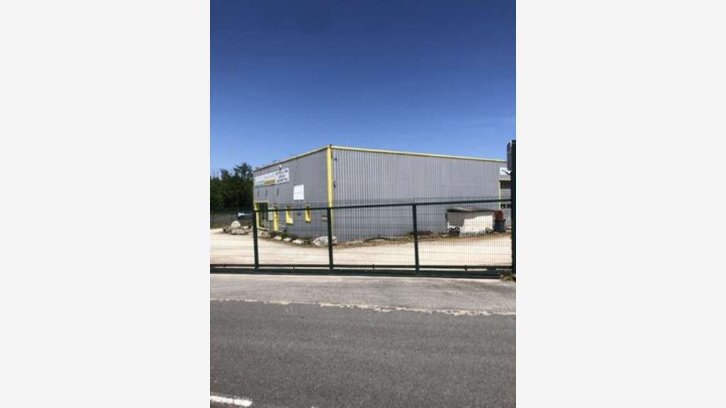 Cède local d'activité 400m² Saint-Georges-sur-Cher