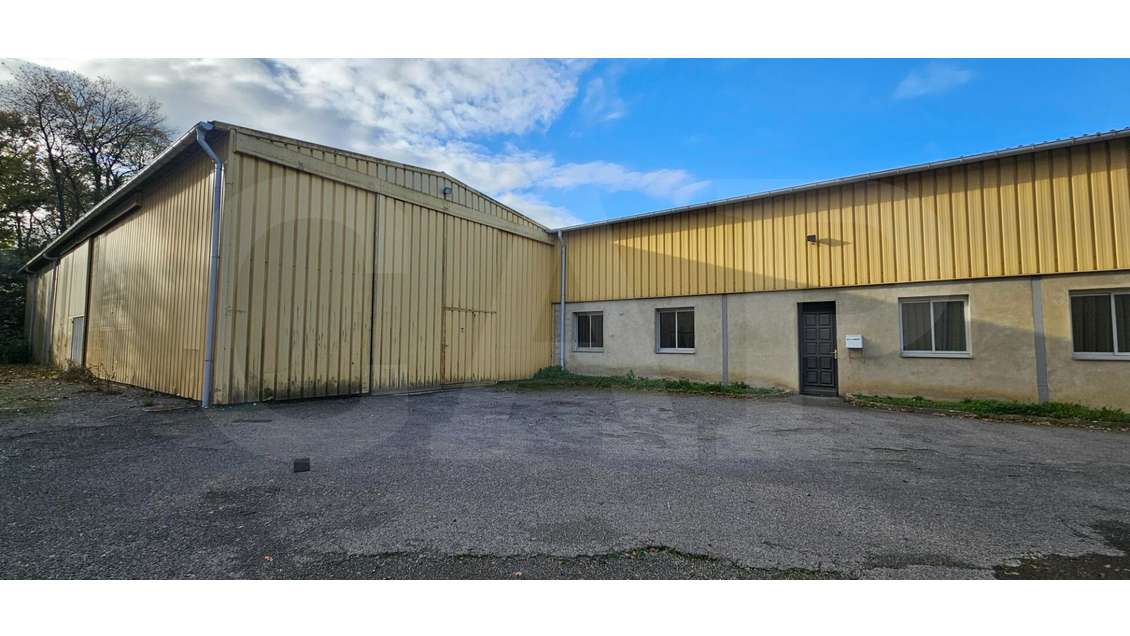 A vendre bâtiment indépendant 1000m² à St-Jacques