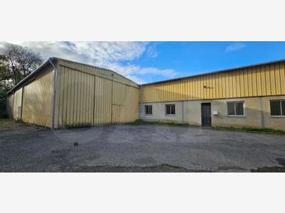 A vendre bâtiment indépendant 1000m² à St-Jacques