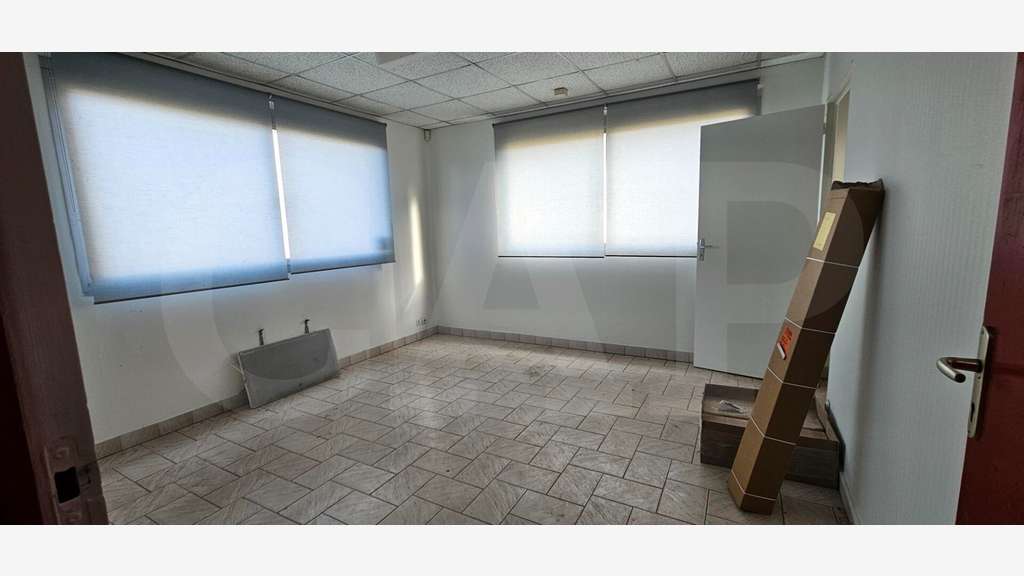 A vendre bâtiment indépendant 1000m² à St-Jacques