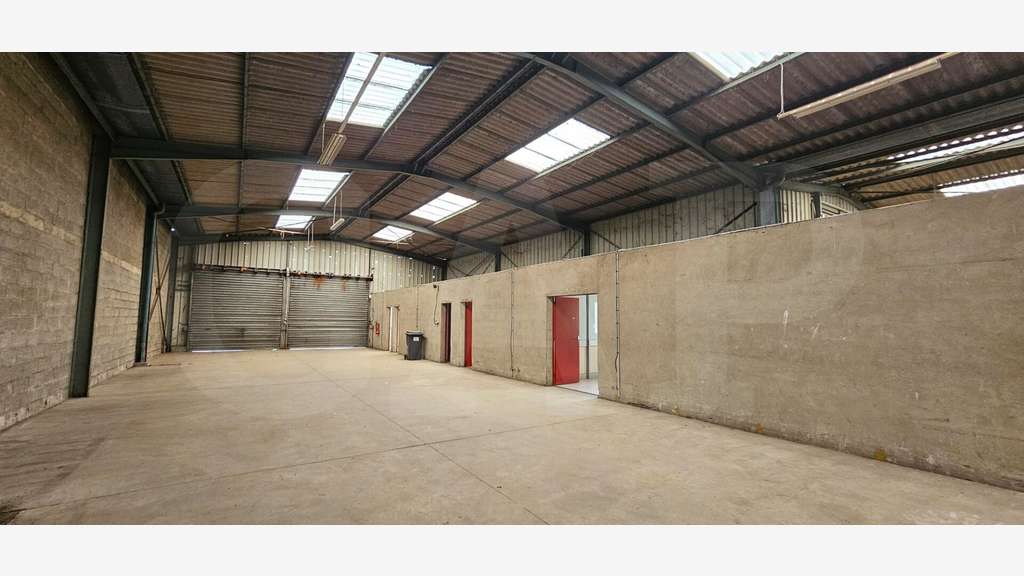 A vendre bâtiment indépendant 1000m² à St-Jacques