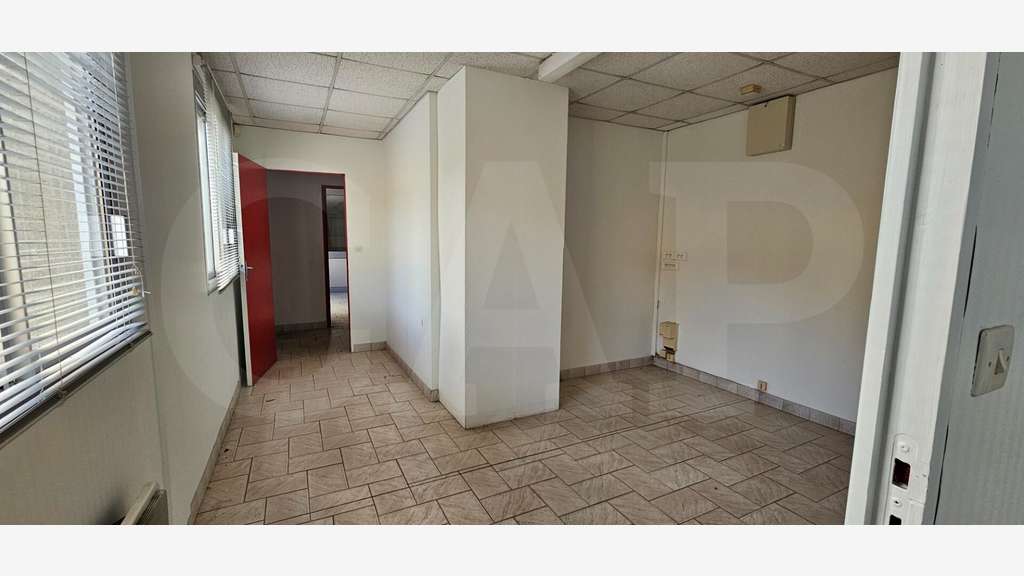 A vendre bâtiment indépendant 1000m² à St-Jacques