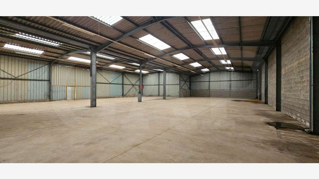 A vendre bâtiment indépendant 1000m² à St-Jacques