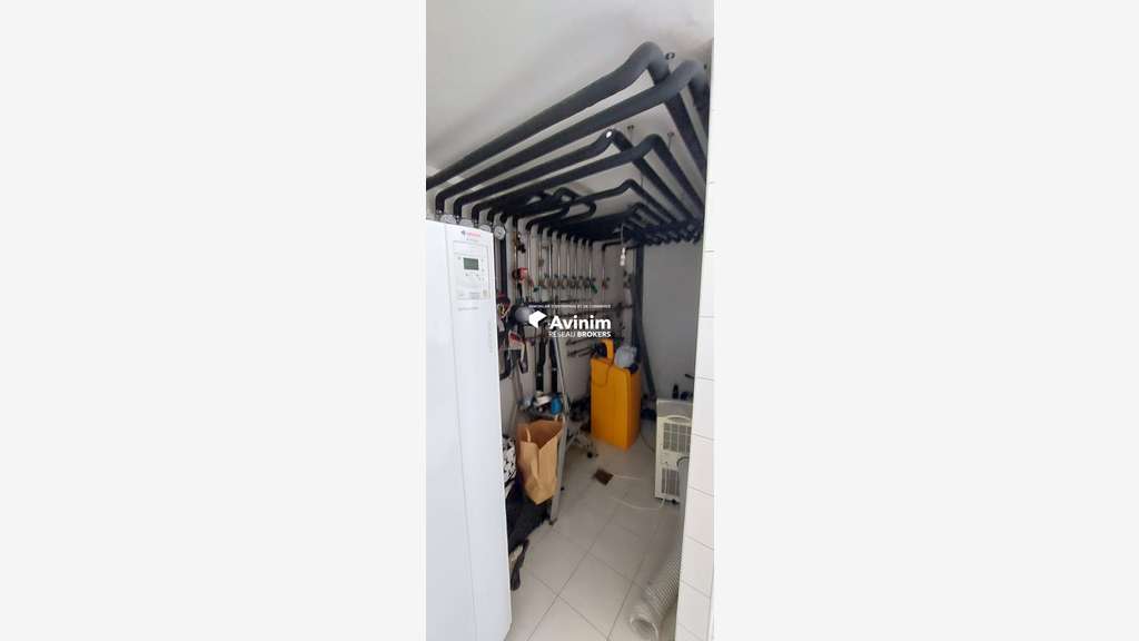 Vente local pro 250m²+ logement pour artisan 01