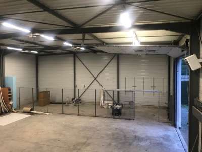 Local d'activités d'une surface de 300 m² à ve