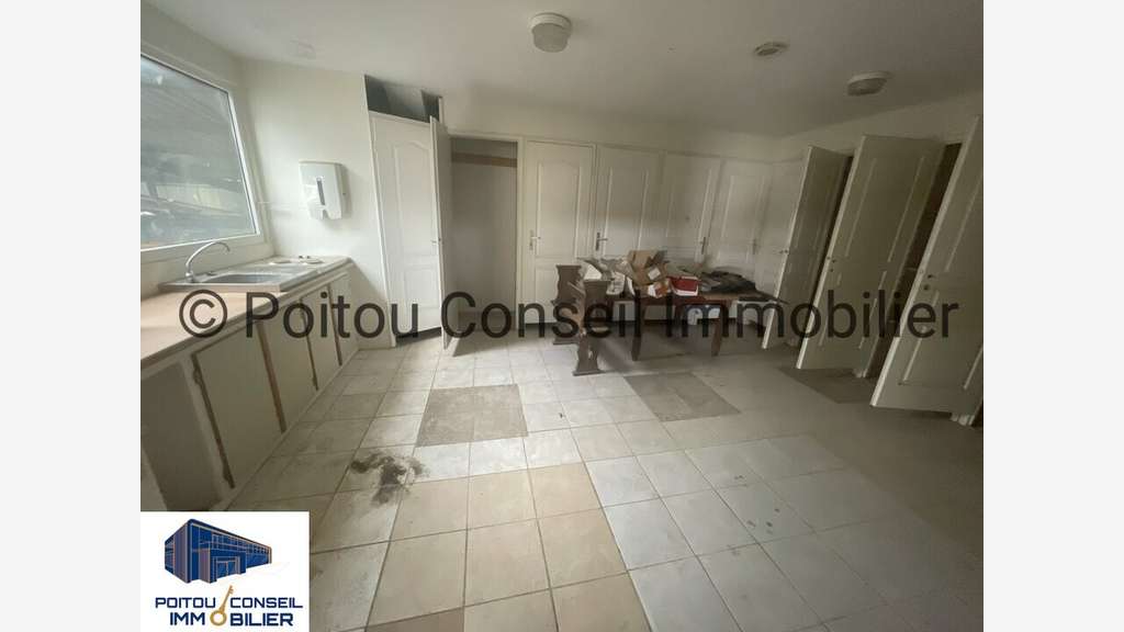 SAINT-MARTIN-DE-FRAIGNEAU - ENTREPOT à vendre