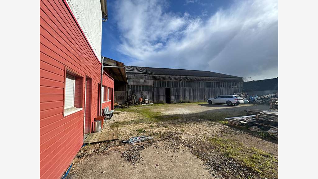 AV entrepôt bureaux 720m² Saint-Martin-des-Champs