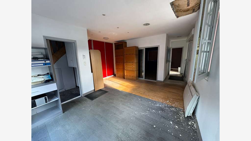 AV entrepôt bureaux 720m² Saint-Martin-des-Champs
