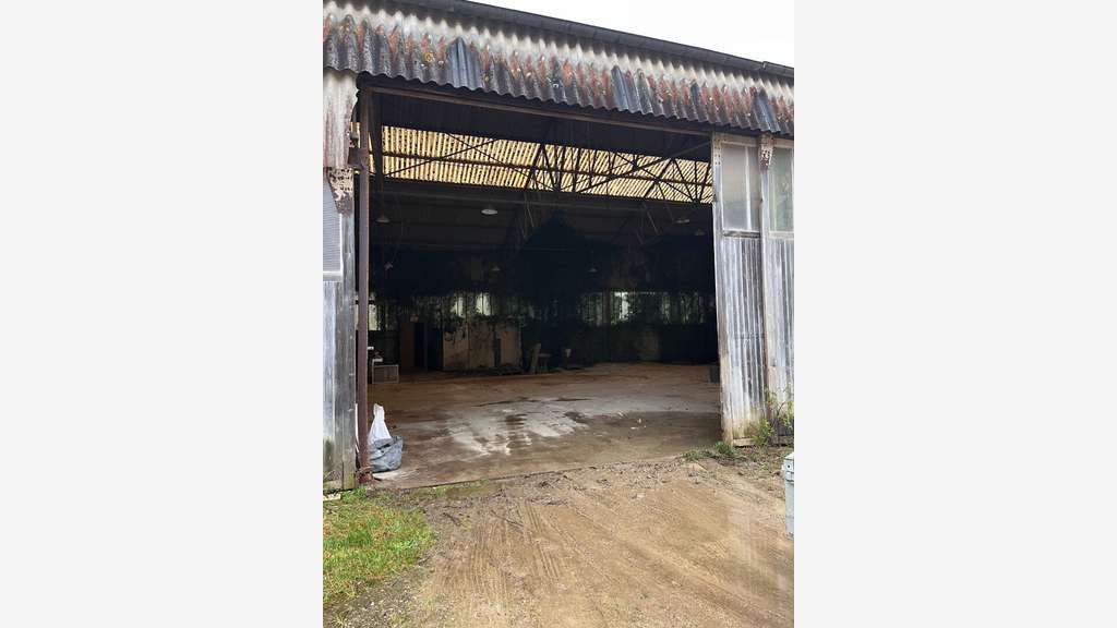 AV entrepôt bureaux 720m² Saint-Martin-des-Champs