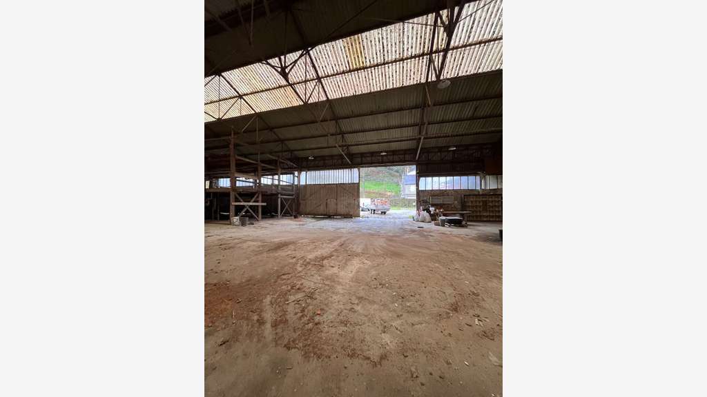 AV entrepôt bureaux 720m² Saint-Martin-des-Champs