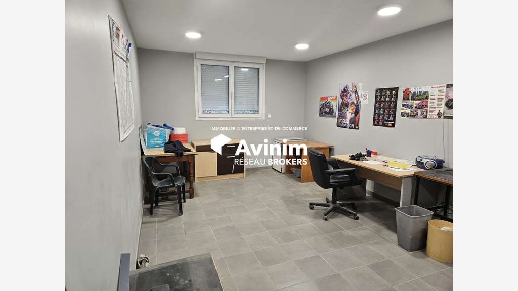 Entrepôt 400m² sur 2600m² zone Ui St-Martin-Mont
