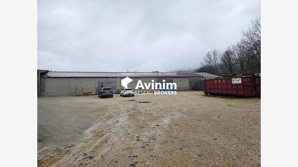 Entrepôt 400m² sur 2600m² zone Ui St-Martin-Mont