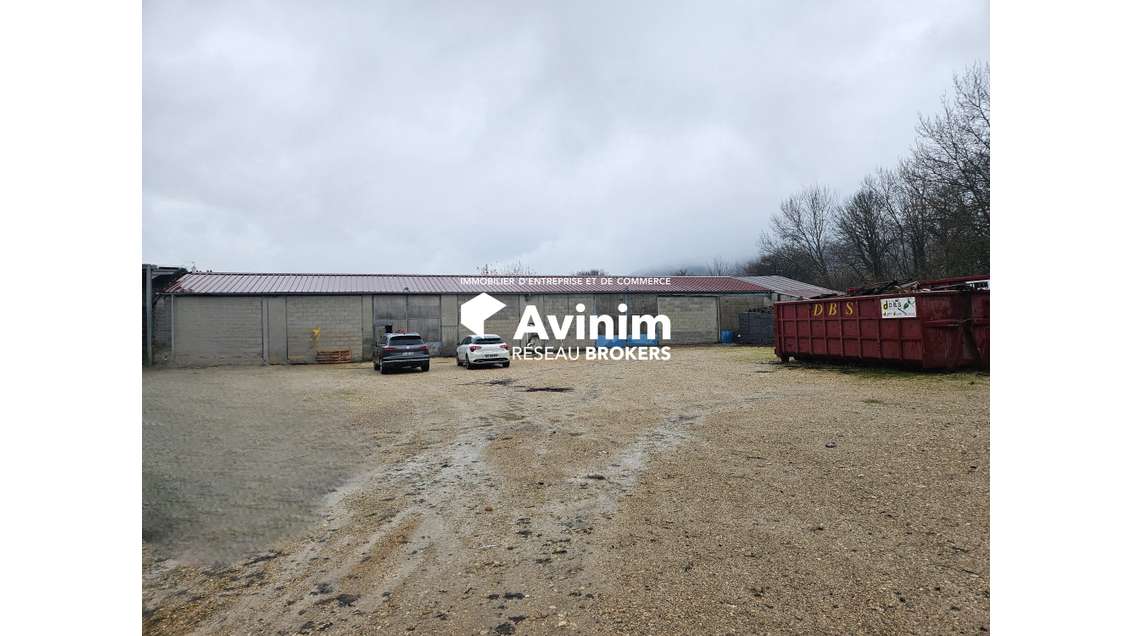 Entrepot de 400m2 sur 2600 m2 - MANDAT 9516