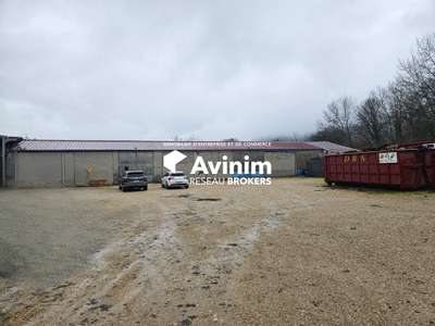 Entrepôt 400m² sur 2600m² zone Ui St-Martin-Mont