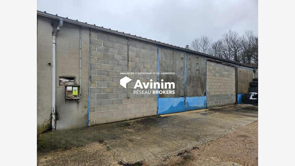Entrepôt 400m² sur 2600m² zone Ui St-Martin-Mont