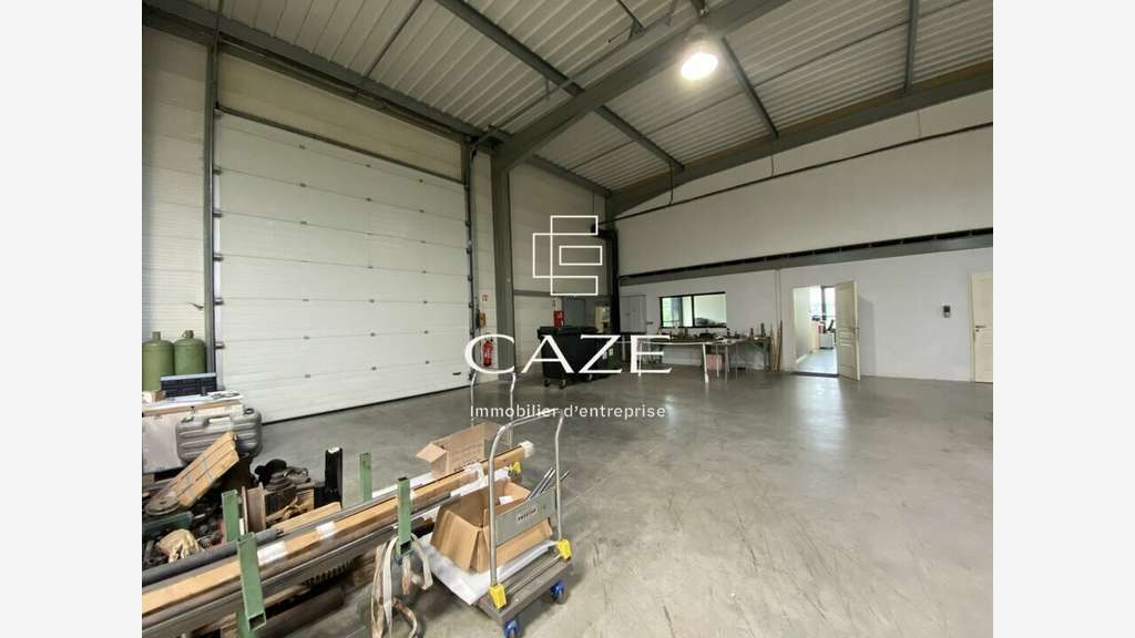 A vendre bâtiment 1043m² ZA Saint-Médard-en-Jalles