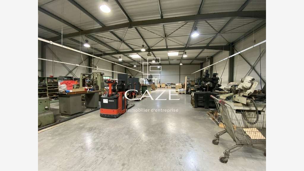 A vendre bâtiment 1043m² ZA Saint-Médard-en-Jalles