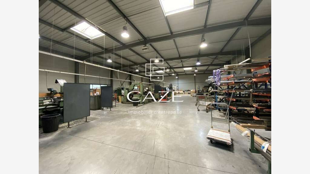 A vendre bâtiment 1043m² ZA Saint-Médard-en-Jalles