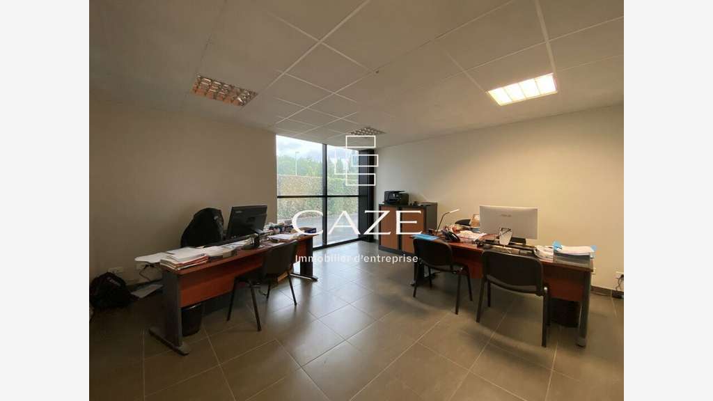 A vendre bâtiment 1043m² ZA Saint-Médard-en-Jalles