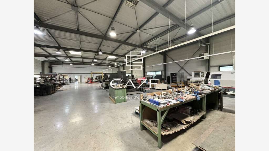 A vendre bâtiment 1043m² ZA Saint-Médard-en-Jalles