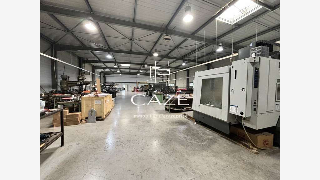 A vendre bâtiment 1043m² ZA Saint-Médard-en-Jalles