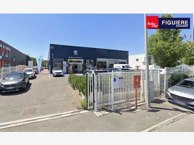 AV local d'activité 997m² à St Mitre les Remparts