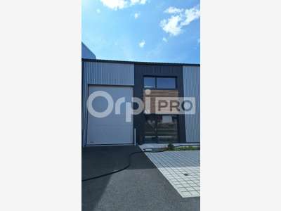 A vendre local d'activité 158m² à Saint-Molf