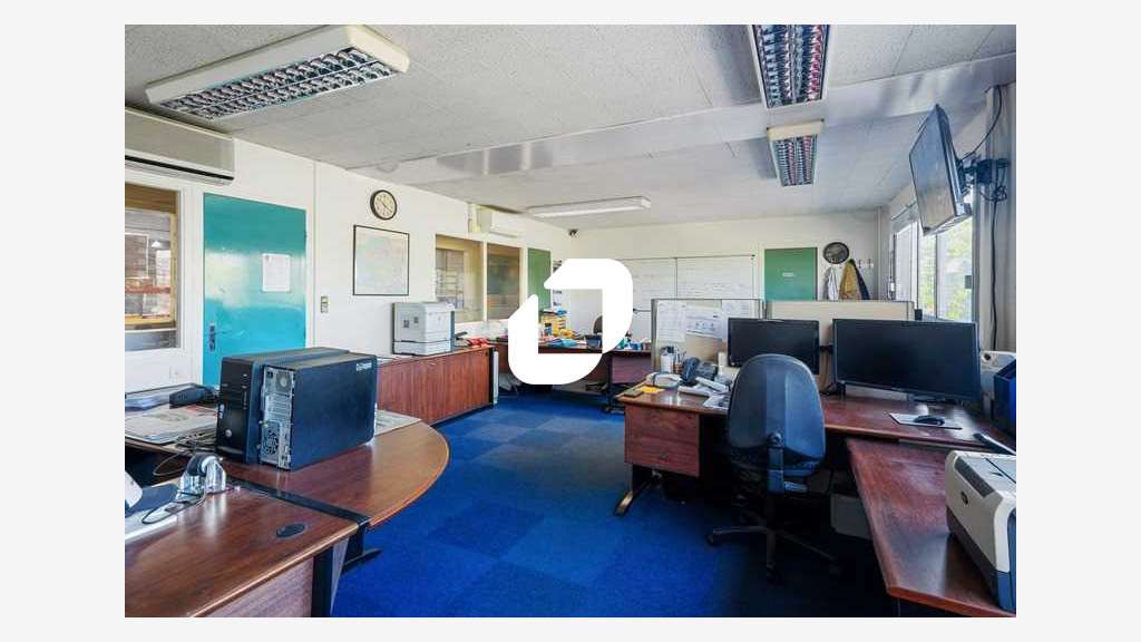 Vente Local d'activité 2478m² Saint ouen l'aumone