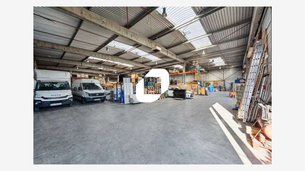 Vente Local d'activité 2478m² Saint ouen l'aumone