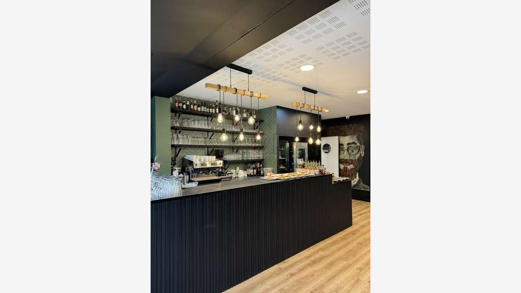 VENTE RESTAURANT MURS + FOND DE COMMERCE - SECTEUR