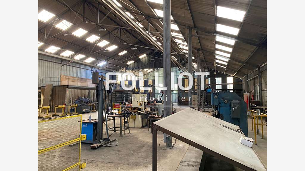 AV entrepôt 1000m² Saint-Pierre-de-Coutances