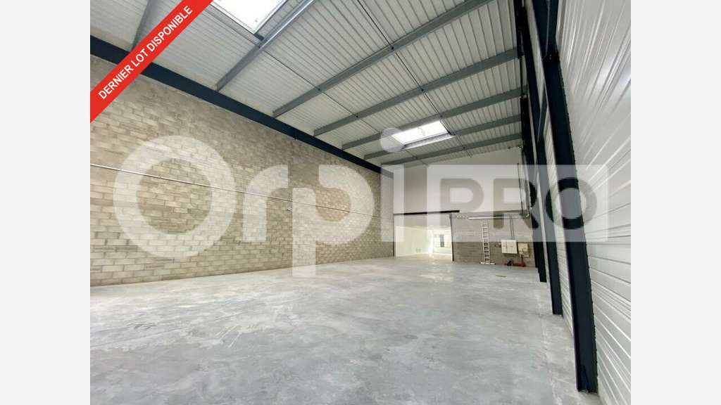AV locaux activités 457m² Saint-Pierre-du-Perray