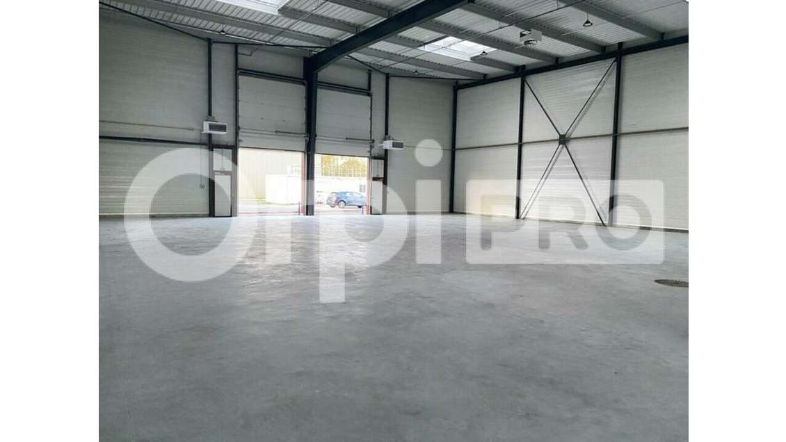 AV locaux activités 457m² Saint-Pierre-du-Perray