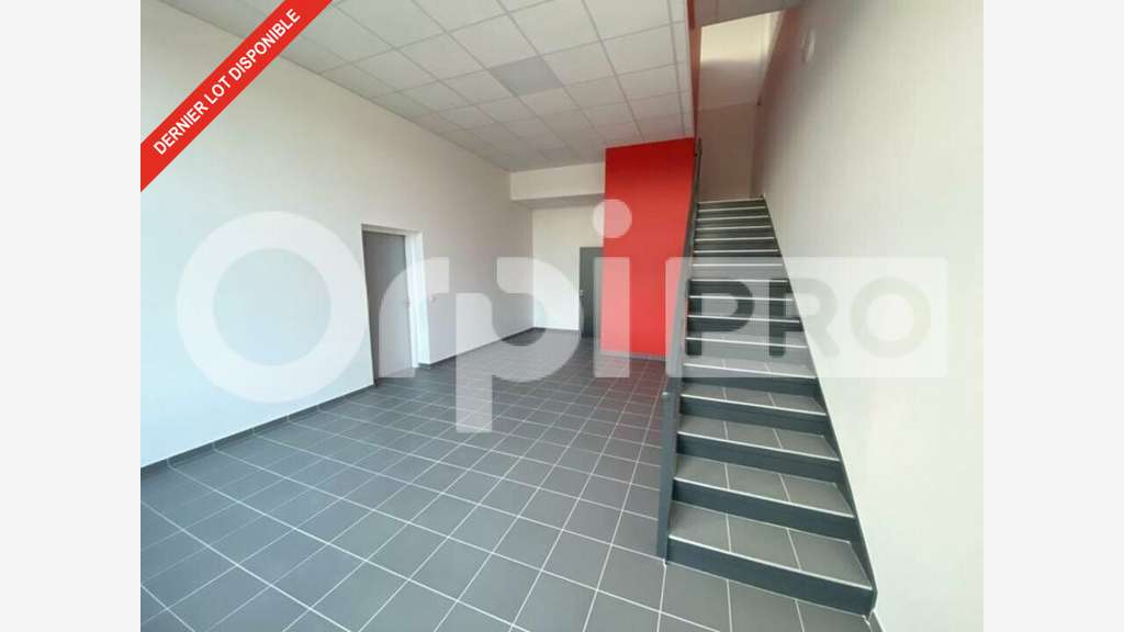 AV locaux activités 457m² Saint-Pierre-du-Perray