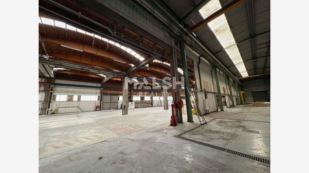 Local d'activités indépendant de 2 313 m² équipé d