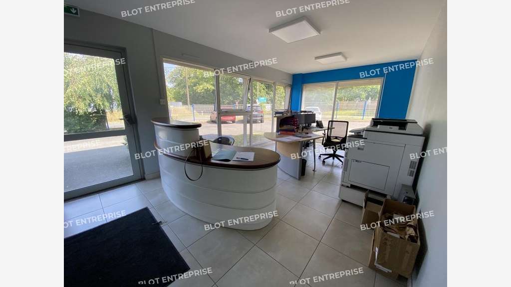 A vendre local d'activités 975m² à Saint-Samson 