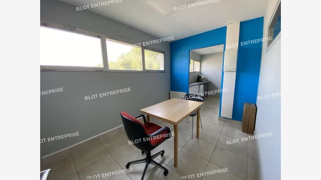 A vendre local d'activités 975m² à Saint-Samson 