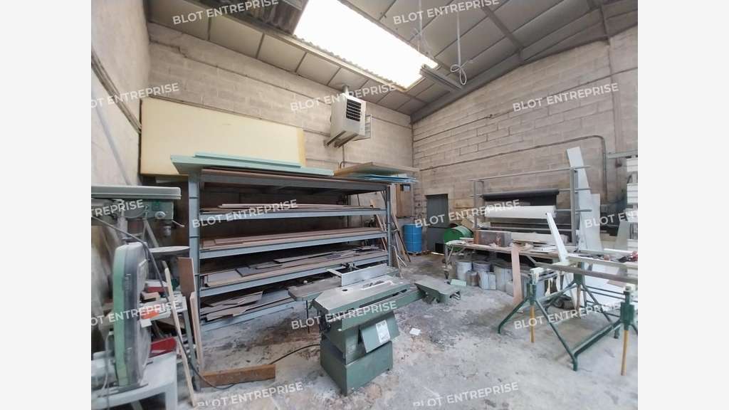 A vendre local d'activités 975m² à Saint-Samson 