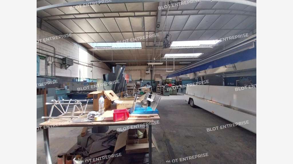 A vendre local d'activités 975m² à Saint-Samson 