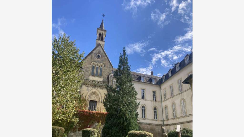 À vendre – Ancien couvent de 3 410m² à reco