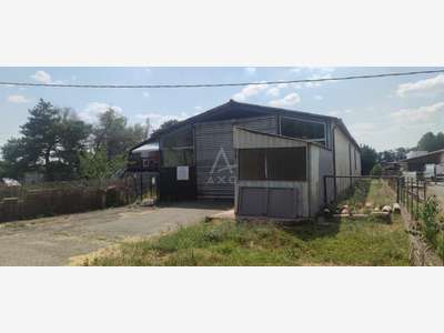 Av hangar de 300m² en ZA de l'Hobit de St Sauveur