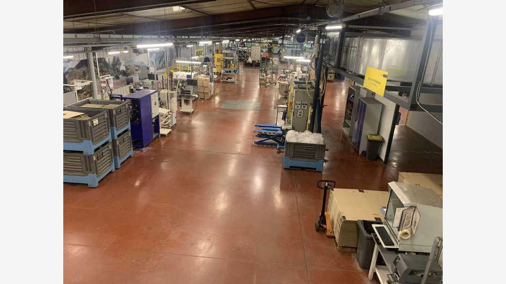 AV  bâtiment 6750m² sur 3ha à Saint-Trivier