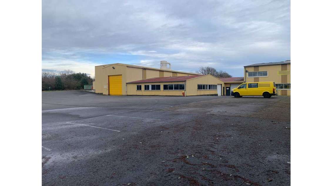 vous propose un bâtiment disponible à la ve