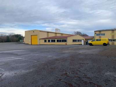AV bâtiment 6750m² sur 3ha à Saint-Trivier