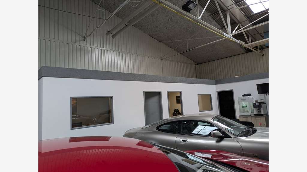 Vente INVESTISSEUR local industriel 610m² loué