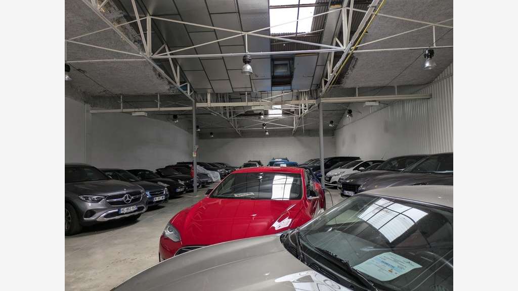 Vente INVESTISSEUR local industriel 610m² loué